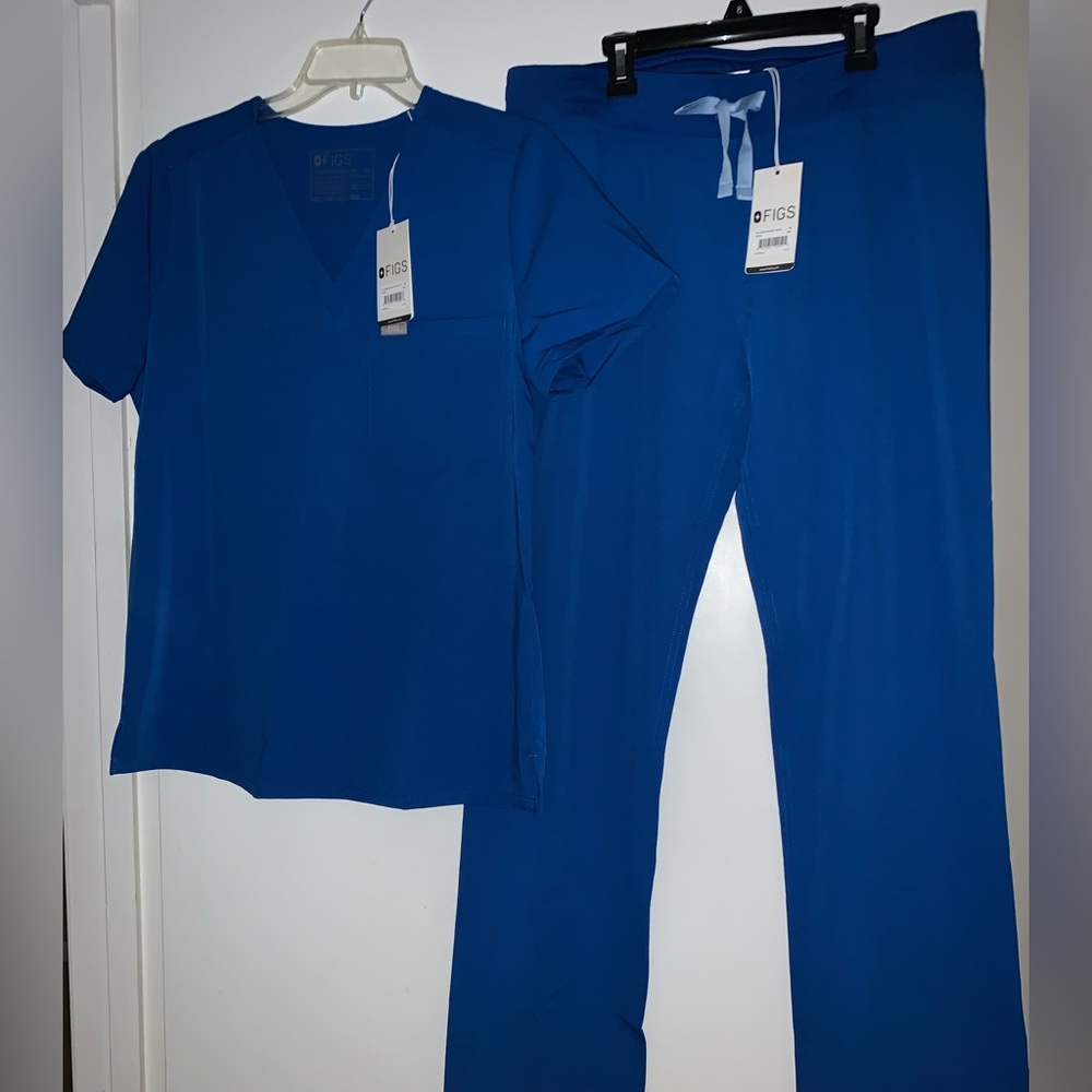Figs scrubs top and bottom